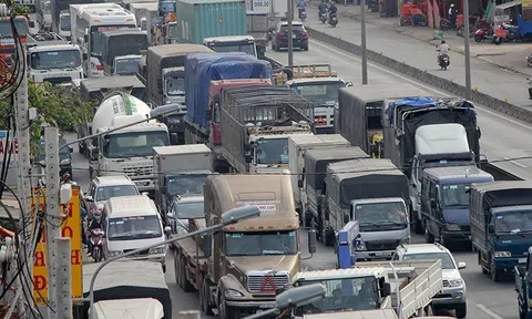 Xăng dầu tăng cao, Bộ GTVT kiến nghị giảm nhiều loại phí để hỗ trợ doanh nghiệp