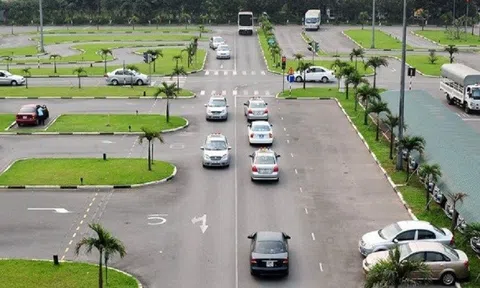Sở GTVT Hà Nội nghiêm cấm cơ sở đào tạo lái xe ô tô tùy tiện tăng học phí