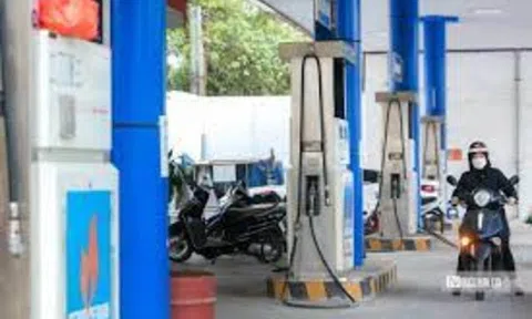 Chính phủ yêu cầu Bộ Tài chính khẩn trương báo cáo phương án giảm thuế xăng dầu