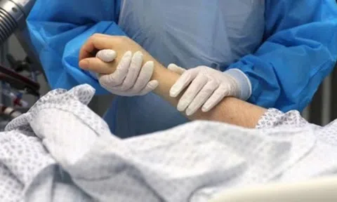 Lười nấu ăn, thường xuyên ăn ngoài, chàng trai sốc khi biết bị ung thư