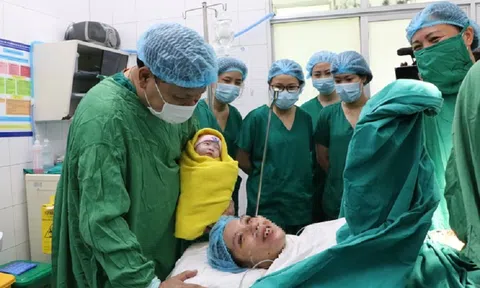 Hy hữu mẹ vỡ tử cung ở tuần thai 26 vẫn sinh con khỏe mạnh