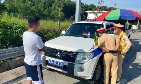 Phát hiện tài xế sử dụng “thuốc lắc” và không có giấy phép lái xe