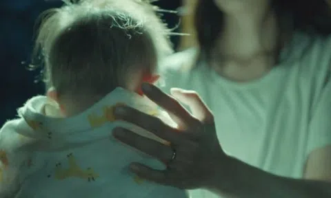 Bị trầm cảm sau sinh, mẹ cùng con nhỏ 3 tháng tuổi uống thuốc cỏ tự tử