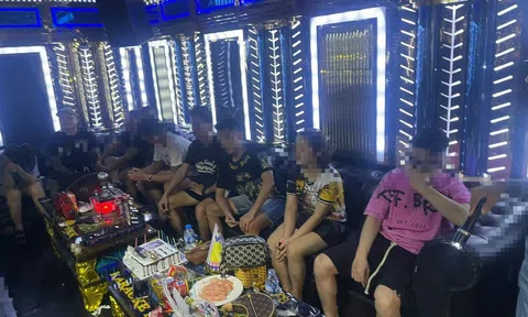 Phát hiện nhóm nam nữ bay lắc ở quán karaoke cùng ma túy "nước vui"