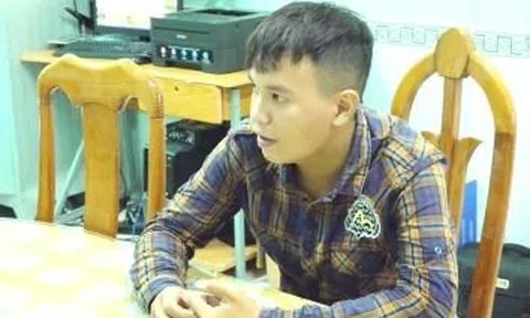 Công an Tp.Cà Mau làm việc với thanh niên chạy xe mô tô một bánh