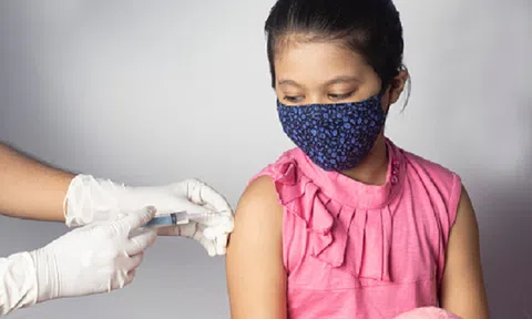 Trẻ đã mắc Covid-19 có cần tiêm vắc-xin không?