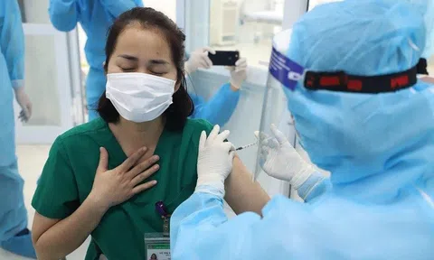 Cảnh báo "lỗ hổng" số ca mắc Covid-19 tăng ở người chưa tiêm vắc-xin