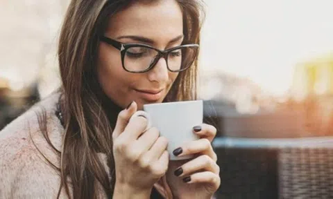 9 thói quen vào buổi sáng cực hại sức khỏe cần bỏ ngay