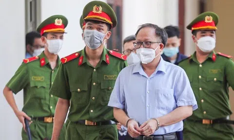 Bị cáo Tất Thành Cang hầu tòa vụ bán rẻ đất cho Quốc Cường Gia Lai