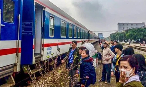 Công bố thời gian bán vé tàu Tết Quý Mão 2023