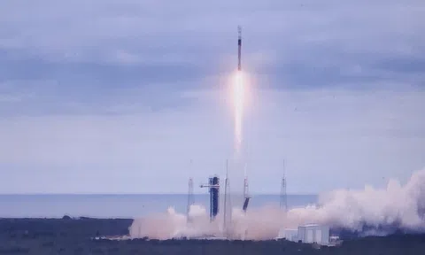 Video: SpaceX của tỷ phú Elon Musk phóng thành công vệ tinh Ấn Độ GSAT-20