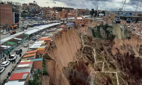 Cuộc sống bên bờ vực trong những “ngôi nhà tự sát” ở Bolivia