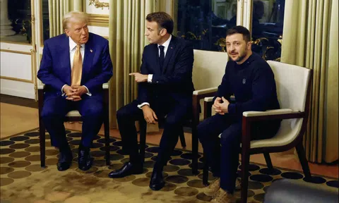 Ăn mặc "không chỉn chu", Tổng thống Ukraine bị Ngoại trưởng Nga chỉ trích