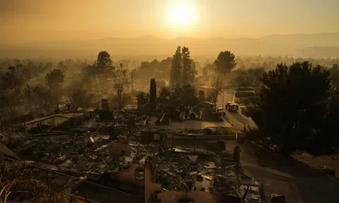 Thảm họa cháy rừng tại Los Angeles: 16 người thiệt mạng, gió mạnh có thể khiến tình hình ngày càng trầm trọng