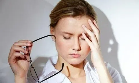 Thức khuya, lướt mạng, áp lực: Người trẻ đang kiệt sức vì suy nhược thần kinh mà không hề hay biết