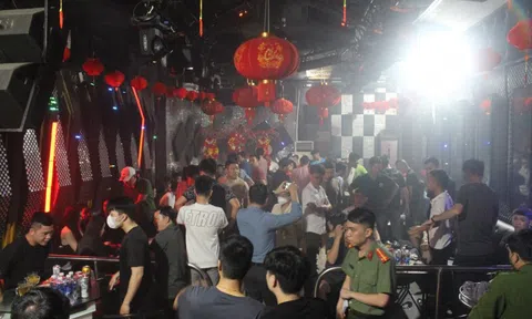 Hàng chục thanh niên nam nữ bay lắc trong quán bar, 29 người dương tính với ma túy