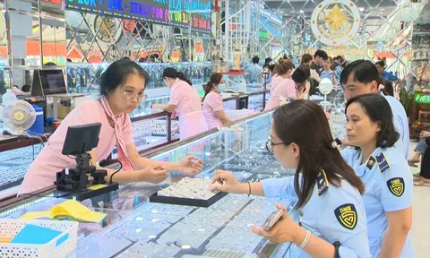 An Giang: Kiểm tra tiệm vàng lớn nhất Long Xuyên, thường livestream bán hàng trên mạng xã hội