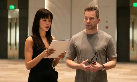 Vợ chồng Minh Tú sánh đôi đến địa điểm tổ chức cưới