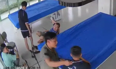 Công an truy tìm kẻ cầm dao hành hung nhân viên quán bida