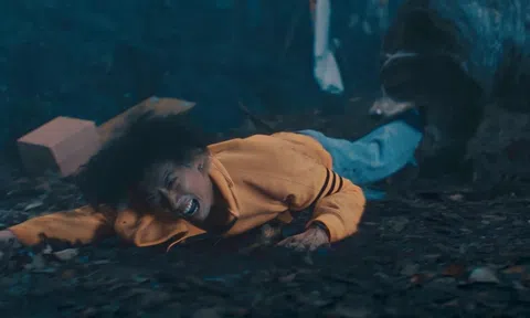  “Móng vuốt” tung teaser poster đầy ma mị, Tuấn Trần và dàn sao trẻ thoát khỏi quái thú khổng lồ