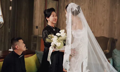 Khoảnh khắc xúc động của Minh Tú và người thân trước lễ cưới