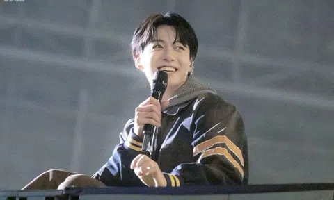 Jungkook (BTS) gây tranh cãi khi livestream uống rượu lúc rạng sáng