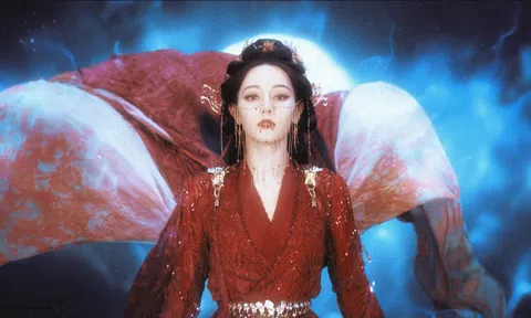 Địch Lệ Nhiệt Ba trở lại với hình tượng quỷ vương 400 tuổi trong dự án cổ trang cấp S+