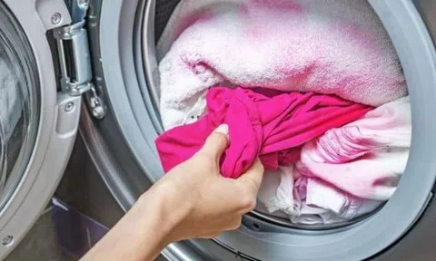 Mẹo giúp làm trắng quần áo khi bị phai màu không cần thuốc tẩy cực hiệu quả