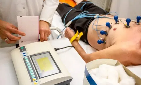 Thấy đau lưng, người đàn ông nhập viện và tử vong sau 1 ngày, bác sĩ chỉ biết thở dài