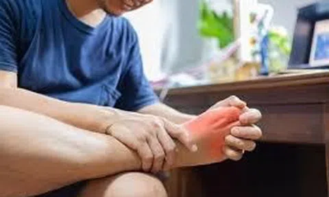 Thanh niên 20 tuổi khỏe mạnh bỗng kêu đau chân rồi đột ngột qua đời sau 2 ngày