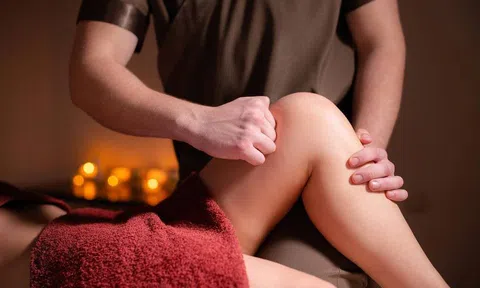 Đi massage để thư giãn, nữ nhân viên văn phòng bị lột đồ sàm sỡ: Hé lộ chi tiết gây phẫn nộ