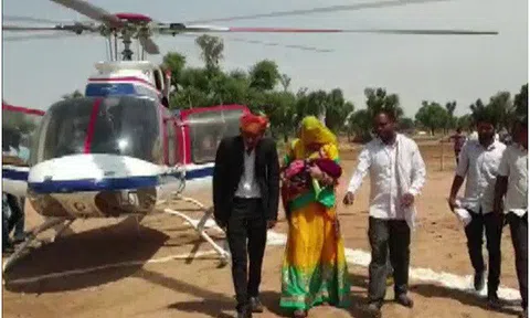 35 năm gia đình mới chào đón 1 cháu gái, ông bà mạnh tay thuê hẳn trực thăng để đón về