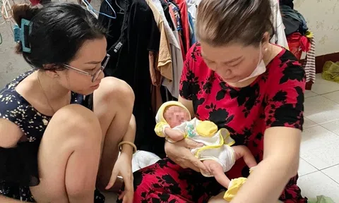 TP.HCM: Xót xa bé trai sơ sinh bị bỏ rơi trong thùng rác ở huyện Bình Chánh