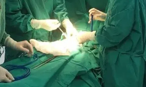 Ung thư tinh hoàn có khiến đàn ông 'không còn là đàn ông'? Bác sĩ nói điều ít ai ngờ