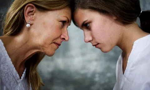 Chồng chọn im lặng khi mẹ chồng và tôi căng thẳng chuyện Tết nội - Tết ngoại, đó là quyết định khiến tôi tỉnh ngộ