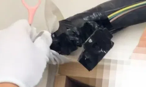 Ở homestay hơn 300.000 đồng/ đêm, mở điều hòa ra thấy thứ không ai muốn nhìn thấy: Hai cô gái run tay gọi cảnh sát lúc nửa đêm