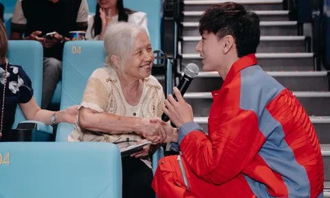 Cụ bà 90 tuổi đi xem phim có Isaac đóng