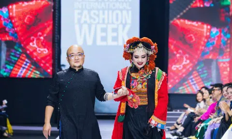 Diva Thanh Lam lần đầu tiên làm vedette, sải bước đầy quyền lực và ma mị