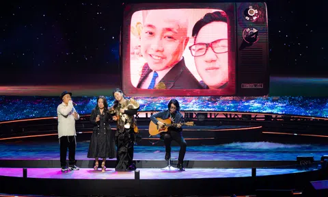 Trung Quân khoe giọng cùng mẹ, anh trai ruột đọc rap trước 10 nghìn khán giả tại live concert 1589 Hà Nội