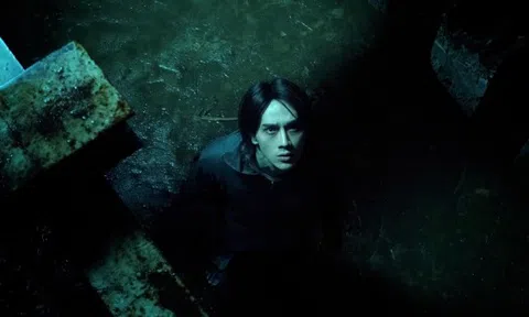 "Người mặt trời" gây sốc khi hé lộ cảnh diễn viên ngấu nghiến chuột