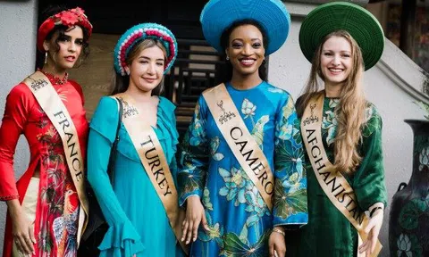 Dàn thí sinh Miss Global 2023 khoe sắc với áo dài Việt Nam