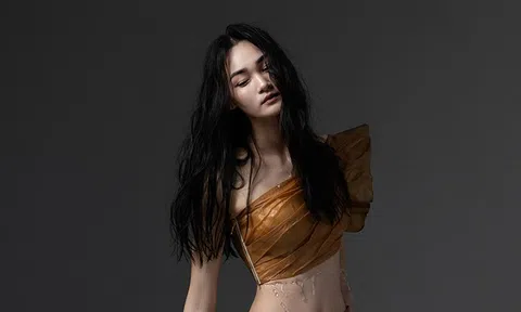 Bộ sưu tập làm từ ‘con giấm’ của NTK Trần Hùng tại London Fashion Week 2024 "gây sốt"