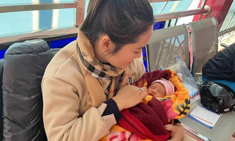 Bé gái sơ sinh bị bỏ rơi giữa trời lạnh cùng bức thư “Mẹ xin lỗi con”