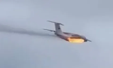 Khoảnh khắc máy bay Nga bốc cháy, rơi như quả cầu lửa, không một ai sống sót