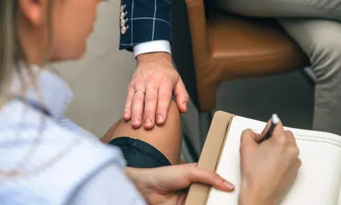 Cái kết cho người đàn ông gạ đồng nghiệp nữ ở chung phòng khách sạn khi đi công tác