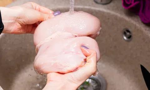 Sai lầm khi chế biến thịt gà 99,9% người mắc phải, chuyên gia đưa lời khuyên ngắn gọn