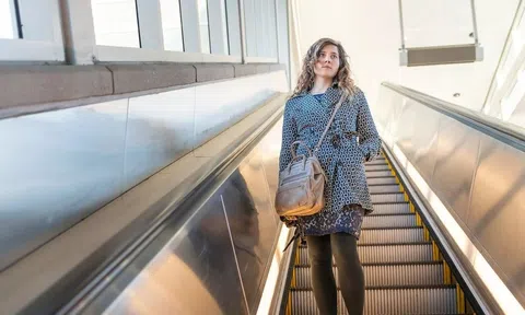 Tại sao không nên mặc quần legging khi đi máy bay?