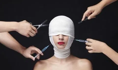 "Nghiện PTTM" suốt 8 năm, cô gái đột ngột muốn lấy lại vẻ đẹp tự nhiên