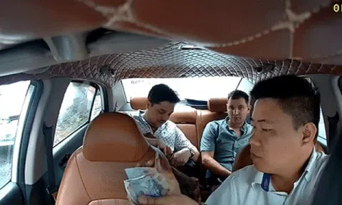 Clip: Gặp khách Tây chưa biết tiêu tiền Việt, tài xế taxi có hành động khiến cả cõi mạng trầm trồ