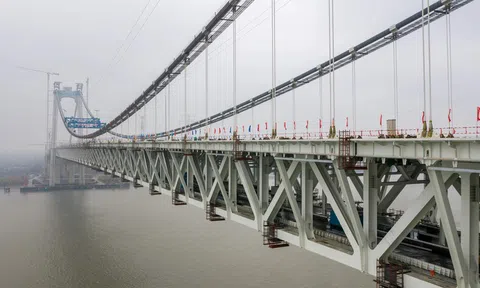 Trung Quốc thử nghiệm thành công tàu cao tốc chạy qua cầu treo